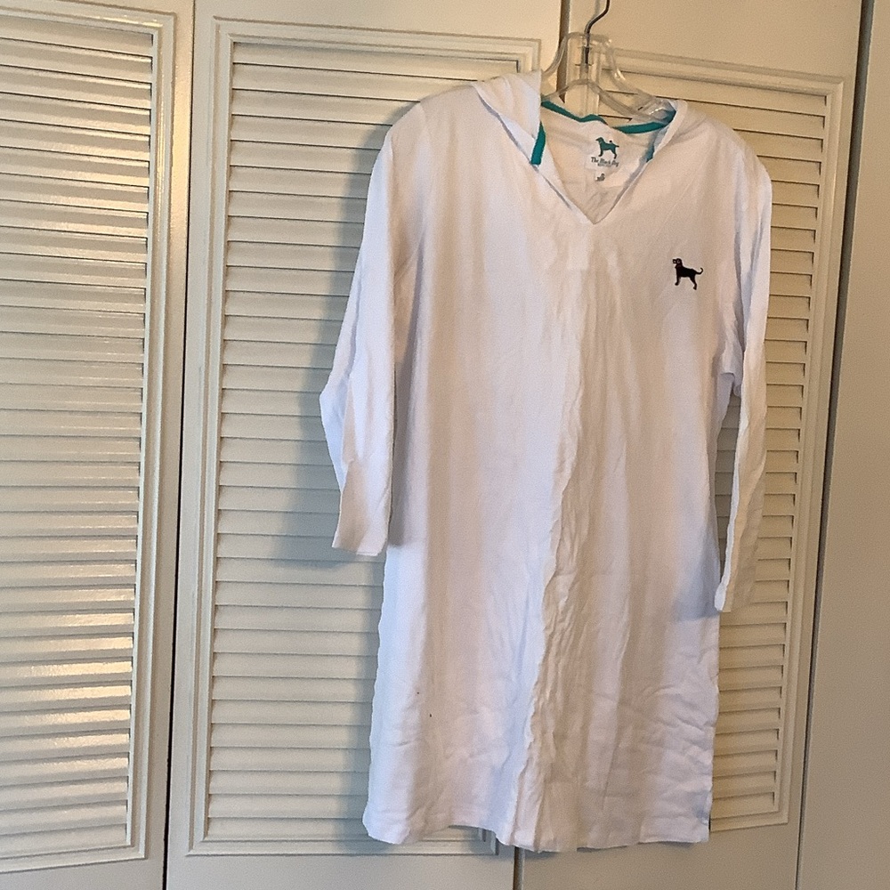The Black Dog White Top with Teal Logo and Red Accent